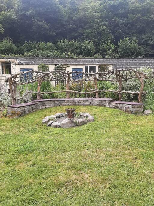 Apartament Off Grid Rosie Sheperd Hut And Summerhouse Plus 1 Acre At Tanyrallt Llanybydder Zewnętrze zdjęcie